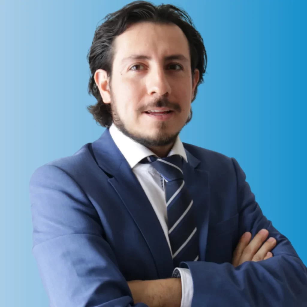 Ingeniero en Administración de Empresas (ECOTEC) y Magíster en Políticas y Gestión Pública (ESPOL). Mentalizador, Fundador y Presidente de la Cámara Nacional de Economía Circular CANDEC